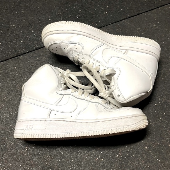 Slightly worn, white High top Nike Air Force 1 sneakers. Women’s size 6 - Picture 6 of 9